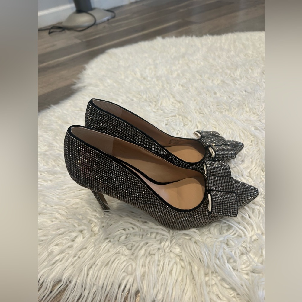 Gorgeous sparkly heels!